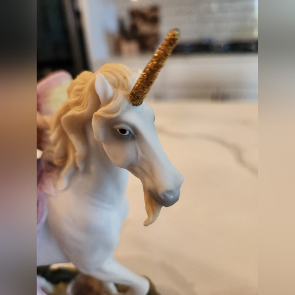 Paramount Parks Summit Collection Unicorn & Fairy Statue Fantasy Elves - Picture 6 of 9